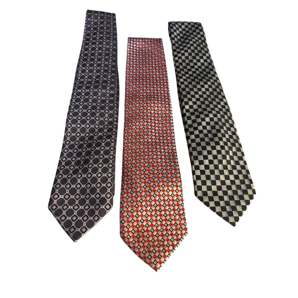3- Colours by Alexander Julian Ties
